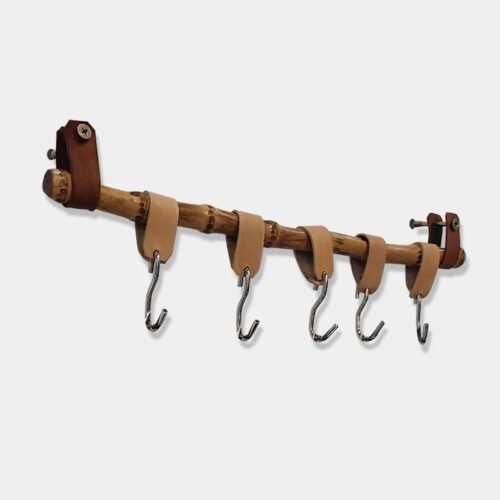 Varal de bambu para pendurar utensílios de cozinha com ganchos de inox e detalhes em couro legitimo|Gancho para utensílios de cozinha